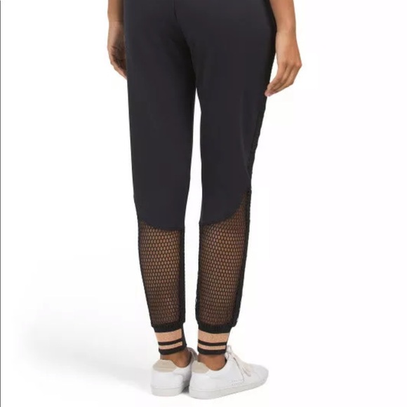 Lime & Vine mesh overlay jogger with mesh panels - Picture 5 of 16